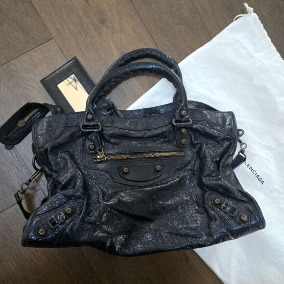 Balenciaga Classic Medium le City Handbag in Black